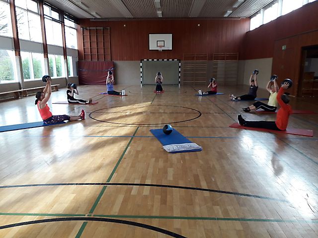 Fitnessgymnastik Frauen in der Turnhalle Lösenbach 2017